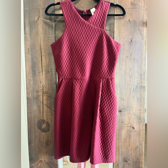 miami Dresses & Skirts - miami Quilted Strapless Dress in Burgundy